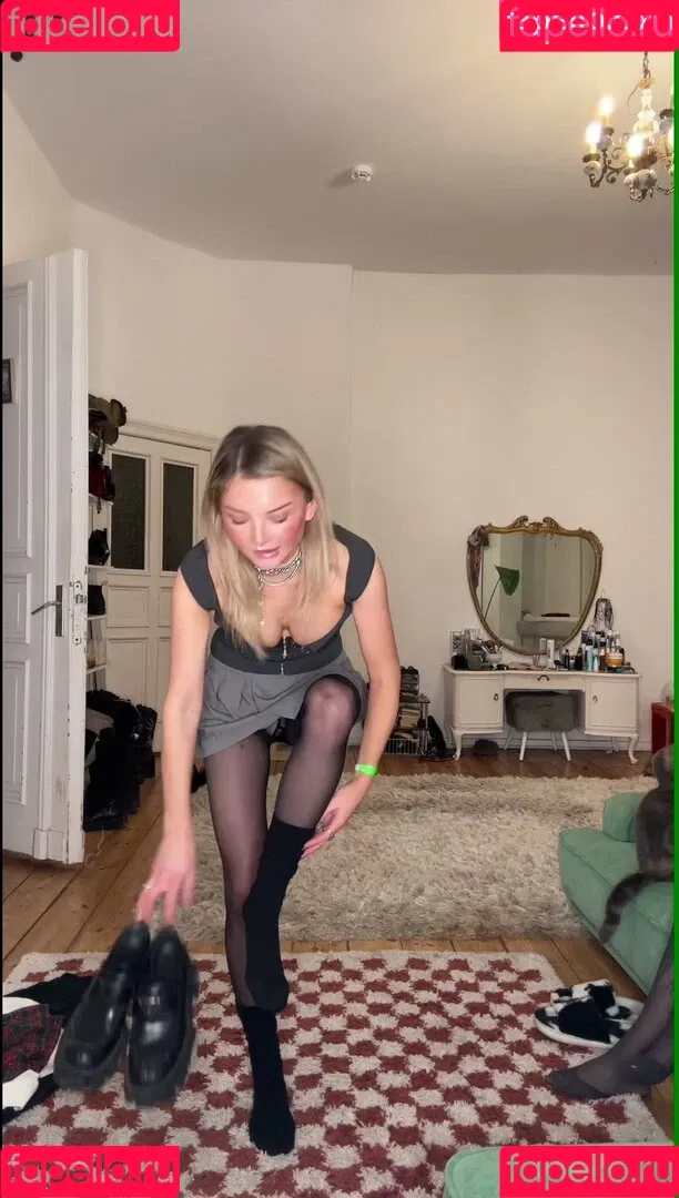 Juleslw / Julia Wulf Onlyfans Photo Gallery 