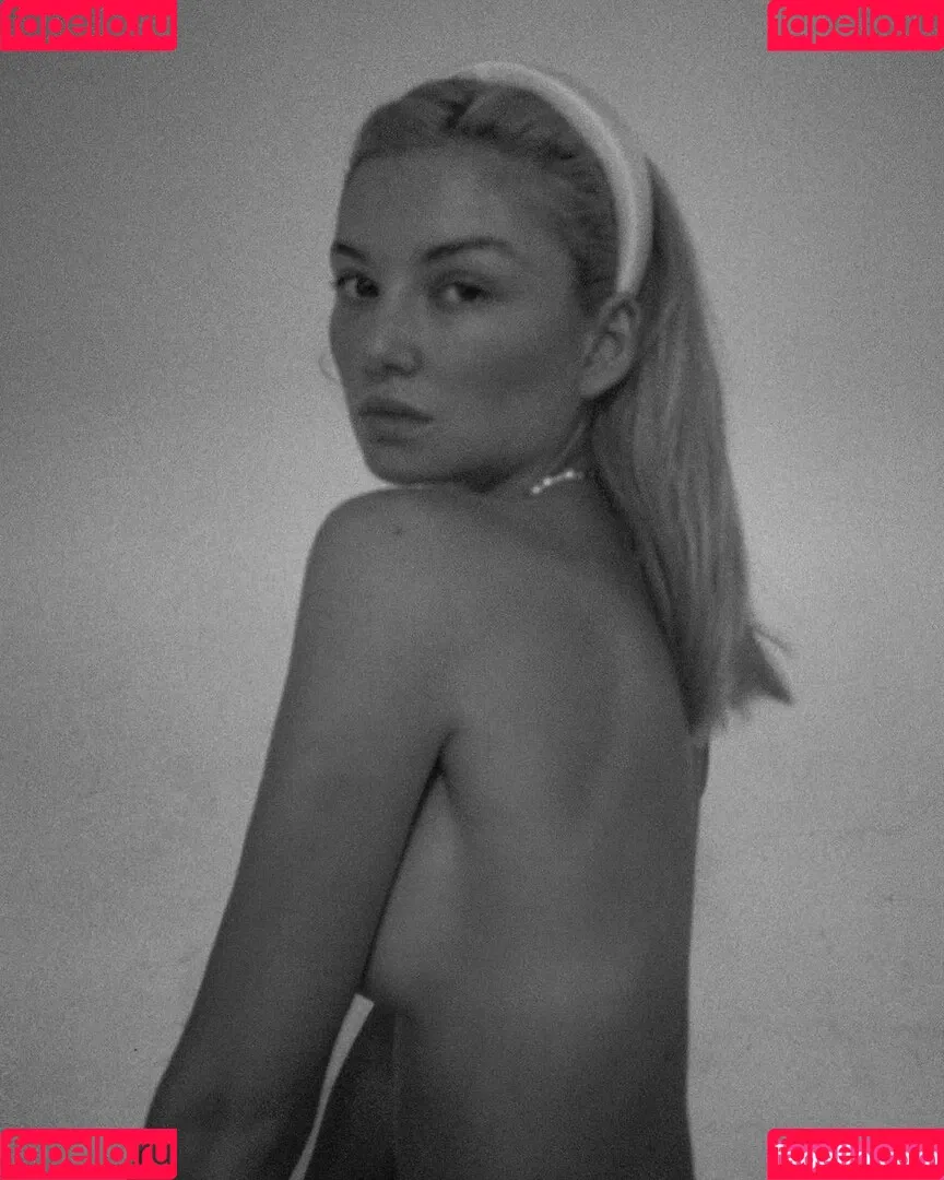 Juleslw / Julia Wulf Onlyfans Photo Gallery 