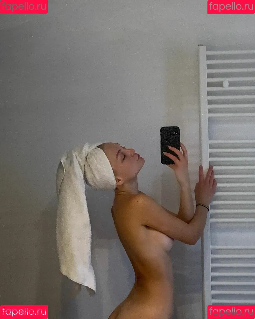 Juleslw / Julia Wulf Onlyfans Photo Gallery 