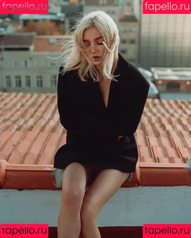 Juleslw / Julia Wulf Onlyfans Photo Gallery 