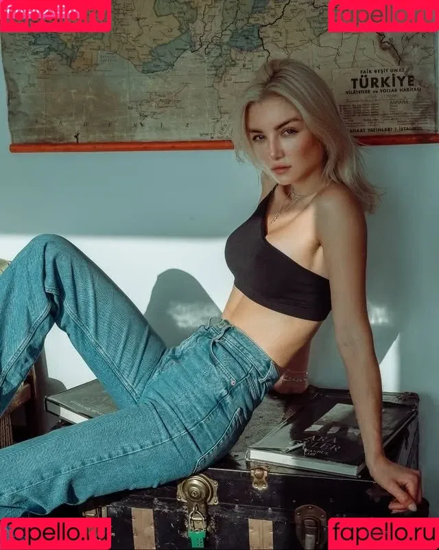 Juleslw / Julia Wulf Onlyfans Photo Gallery 