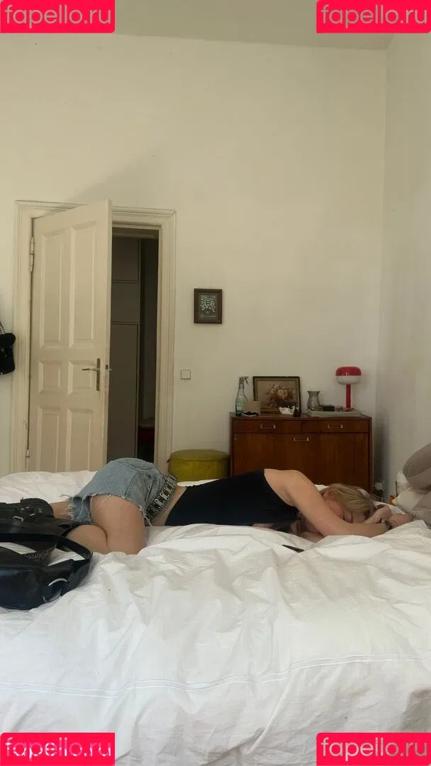 Juleslw / Julia Wulf Onlyfans Photo Gallery 