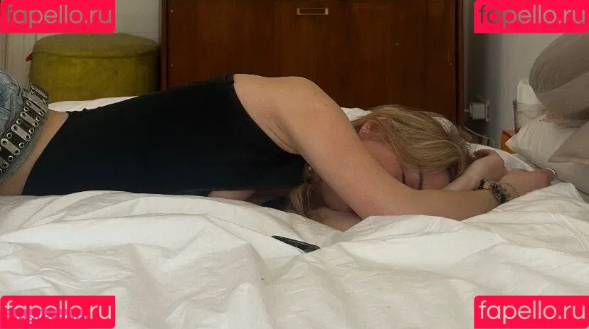 Juleslw / Julia Wulf Onlyfans Photo Gallery 