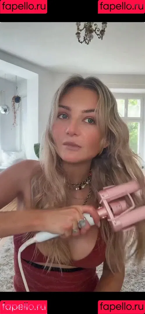 Juleslw / Julia Wulf Onlyfans Photo Gallery 