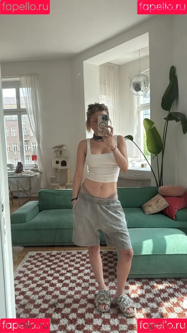 Juleslw / Julia Wulf Onlyfans Photo Gallery 