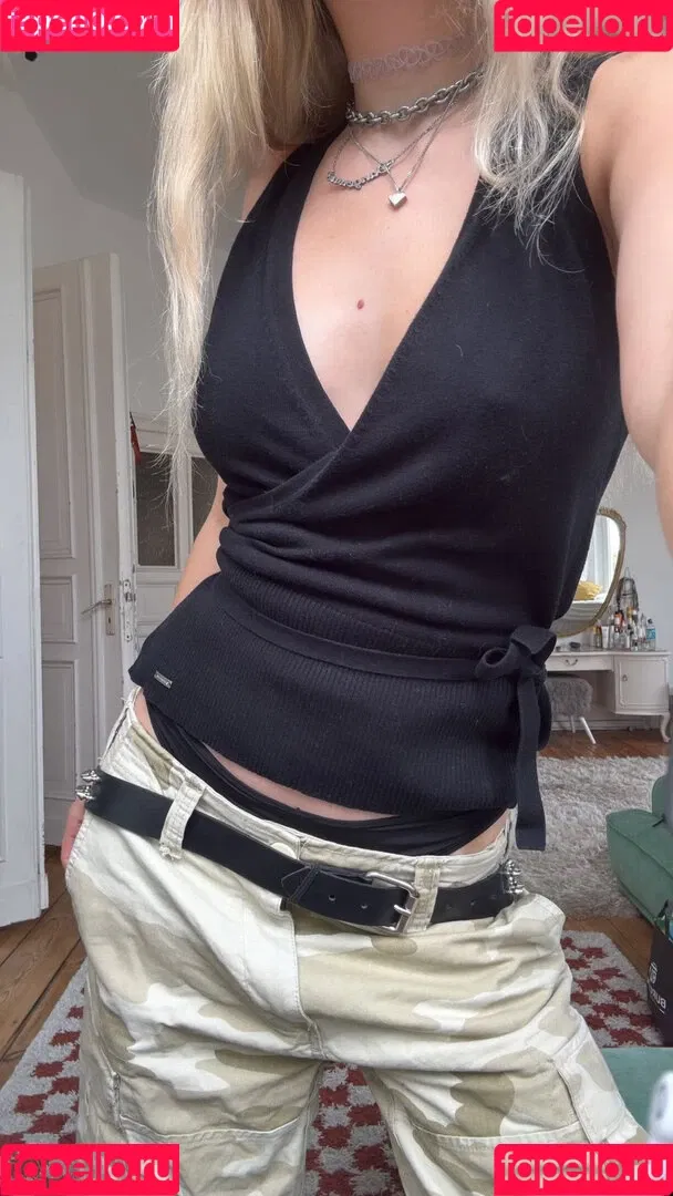 Juleslw / Julia Wulf Onlyfans Photo Gallery 