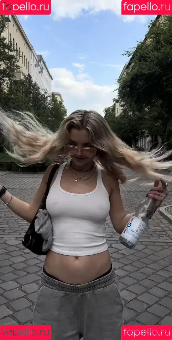 Juleslw / Julia Wulf Onlyfans Photo Gallery 