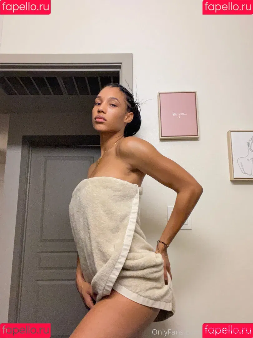 Brookliyn Wren / UFC Ring Girl / brookliyn_wren / brookliynwren / helloBROOKLIYN Onlyfans Photo Gallery 