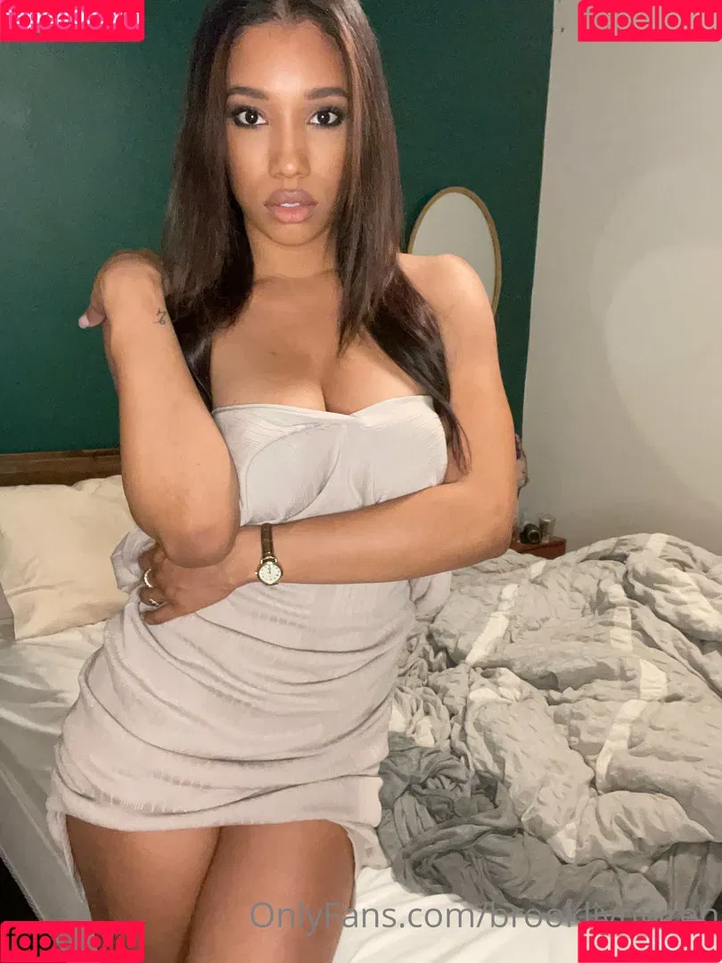 Brookliyn Wren / UFC Ring Girl / brookliyn_wren / brookliynwren / helloBROOKLIYN Onlyfans Photo Gallery 