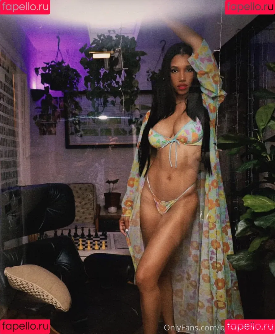 Brookliyn Wren / UFC Ring Girl / brookliyn_wren / brookliynwren / helloBROOKLIYN Onlyfans Photo Gallery 