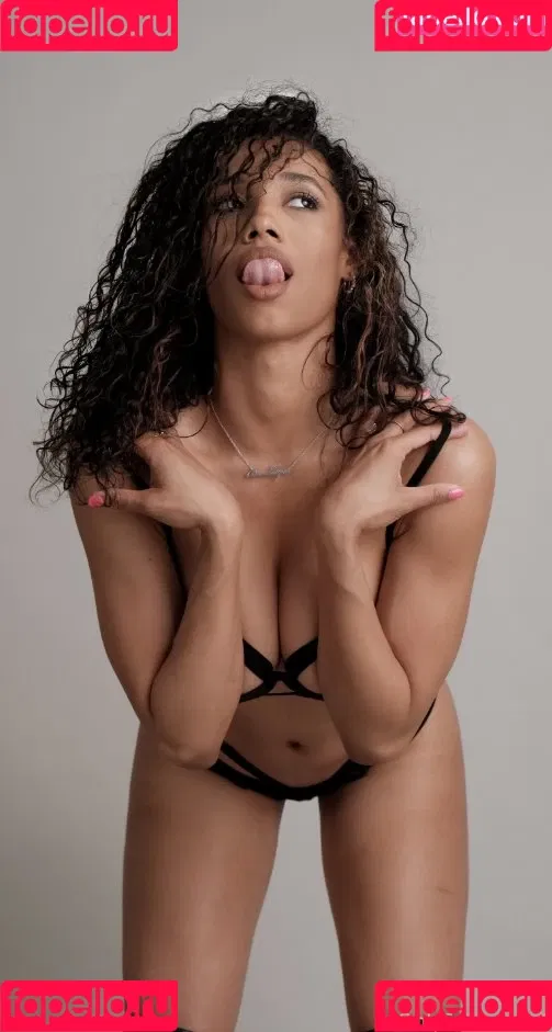 Brookliyn Wren / UFC Ring Girl / brookliyn_wren / brookliynwren / helloBROOKLIYN Onlyfans Photo Gallery 