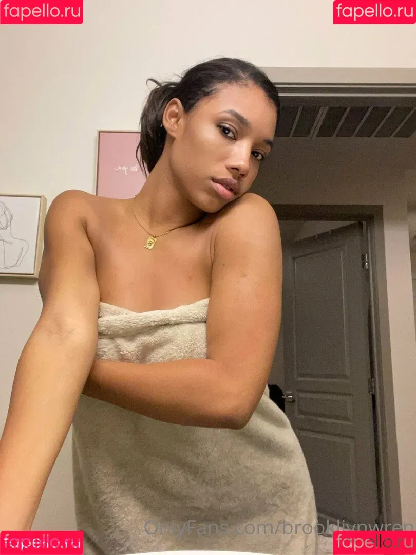 Brookliyn Wren / UFC Ring Girl / brookliyn_wren / brookliynwren / helloBROOKLIYN Onlyfans Photo Gallery 
