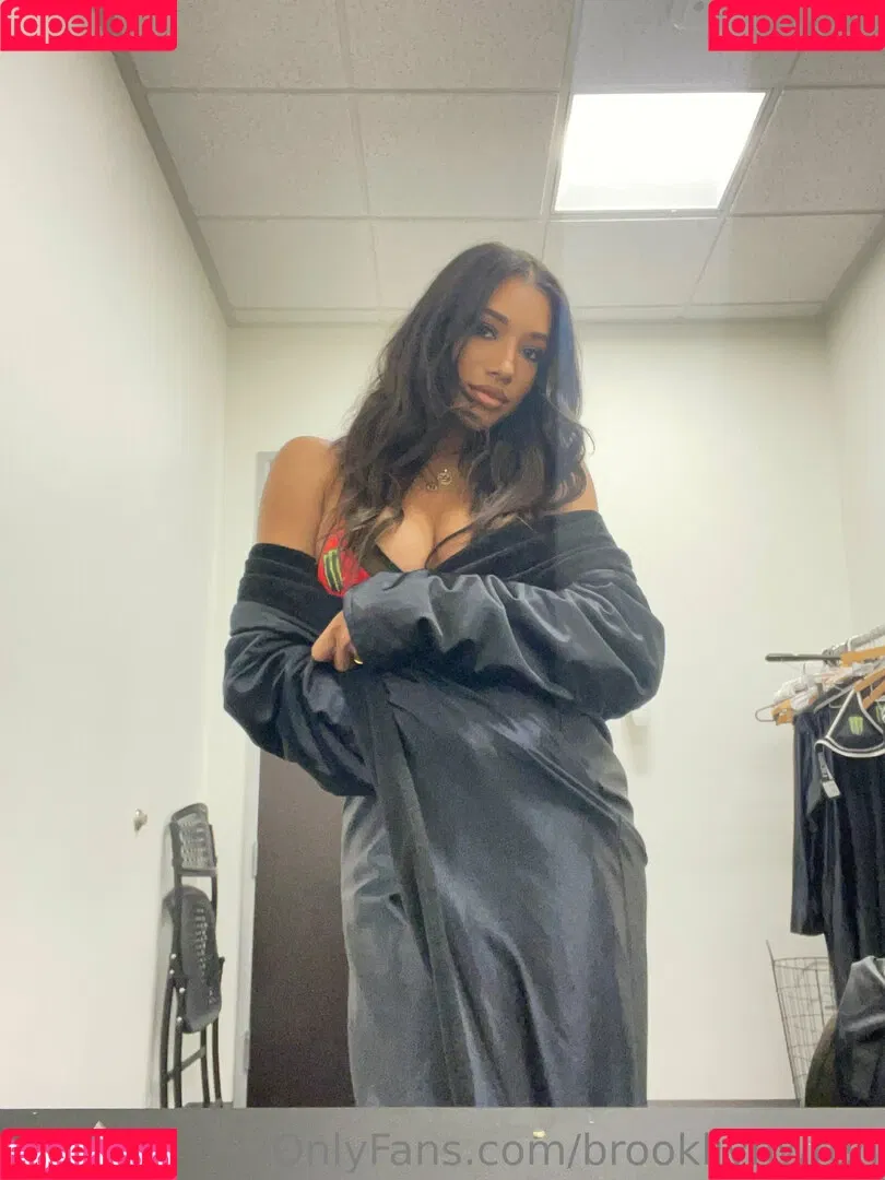 Brookliyn Wren / UFC Ring Girl / brookliyn_wren / brookliynwren / helloBROOKLIYN Onlyfans Photo Gallery 