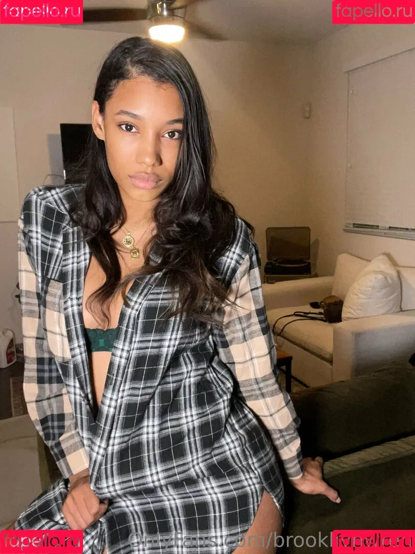 Brookliyn Wren / UFC Ring Girl / brookliyn_wren / brookliynwren / helloBROOKLIYN Onlyfans Photo Gallery 