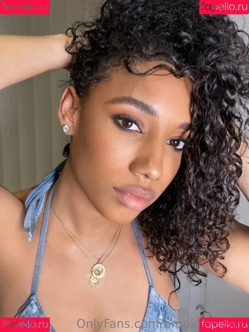 Brookliyn Wren / UFC Ring Girl / brookliyn_wren / brookliynwren / helloBROOKLIYN Onlyfans Photo Gallery 