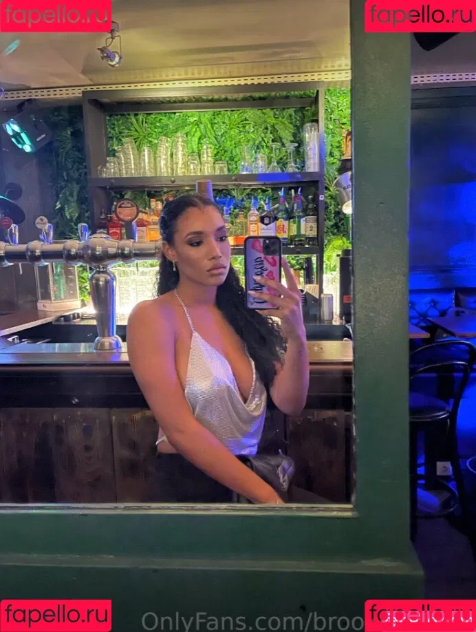 Brookliyn Wren / UFC Ring Girl / brookliyn_wren / brookliynwren / helloBROOKLIYN Onlyfans Photo Gallery 