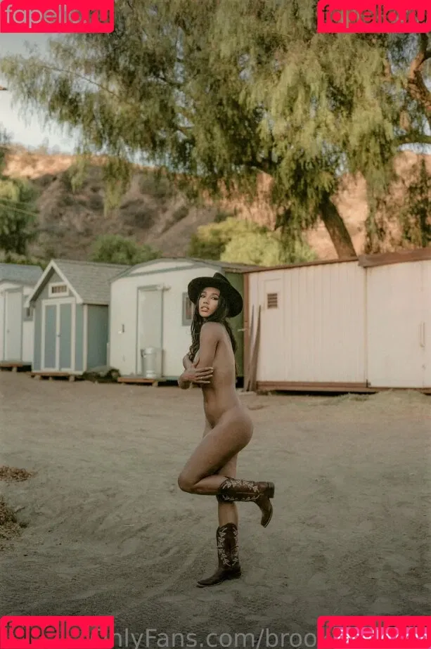 Brookliyn Wren / UFC Ring Girl / brookliyn_wren / brookliynwren / helloBROOKLIYN Onlyfans Photo Gallery 