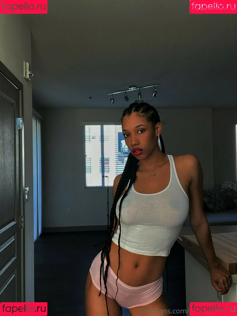 Brookliyn Wren / UFC Ring Girl / brookliyn_wren / brookliynwren / helloBROOKLIYN Onlyfans Photo Gallery 