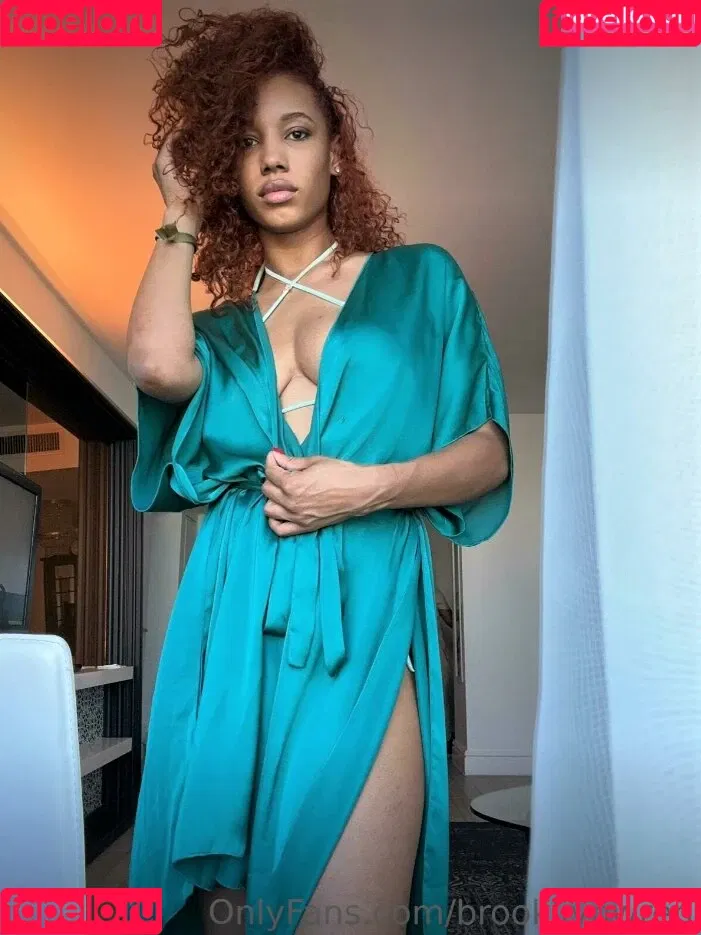 Brookliyn Wren / UFC Ring Girl / brookliyn_wren / brookliynwren / helloBROOKLIYN Onlyfans Photo Gallery 