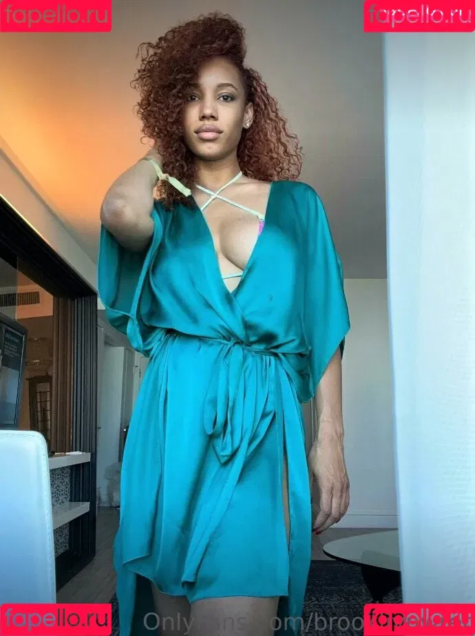 Brookliyn Wren / UFC Ring Girl / brookliyn_wren / brookliynwren / helloBROOKLIYN Onlyfans Photo Gallery 