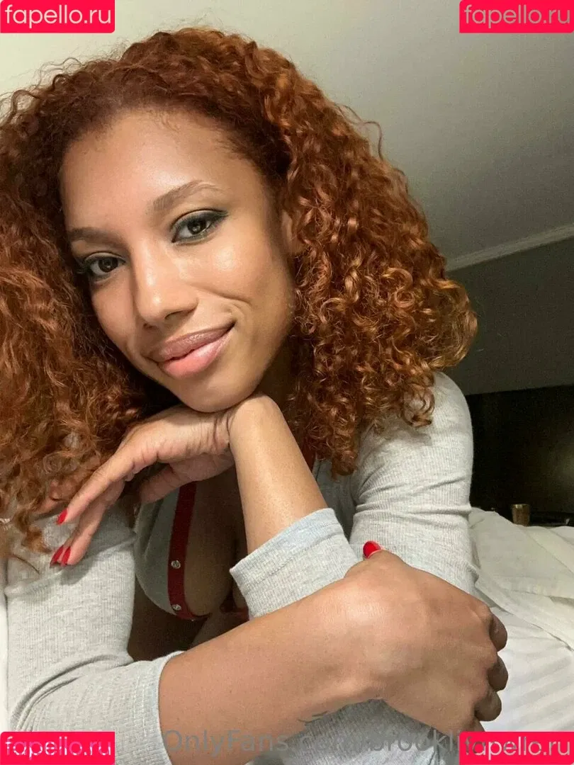 Brookliyn Wren / UFC Ring Girl / brookliyn_wren / brookliynwren / helloBROOKLIYN Onlyfans Photo Gallery 