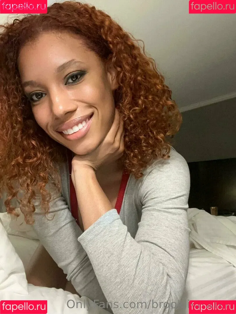 Brookliyn Wren / UFC Ring Girl / brookliyn_wren / brookliynwren / helloBROOKLIYN Onlyfans Photo Gallery 