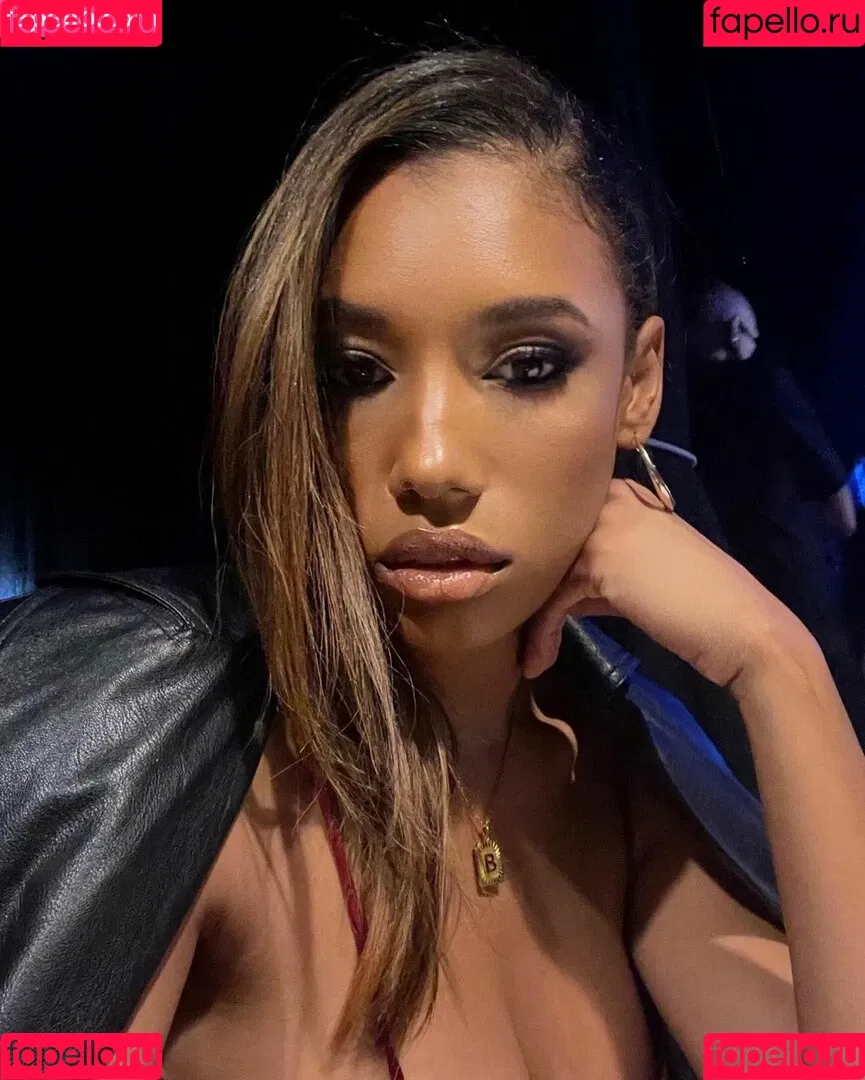 Brookliyn Wren / UFC Ring Girl / brookliyn_wren / brookliynwren / helloBROOKLIYN Onlyfans Photo Gallery 