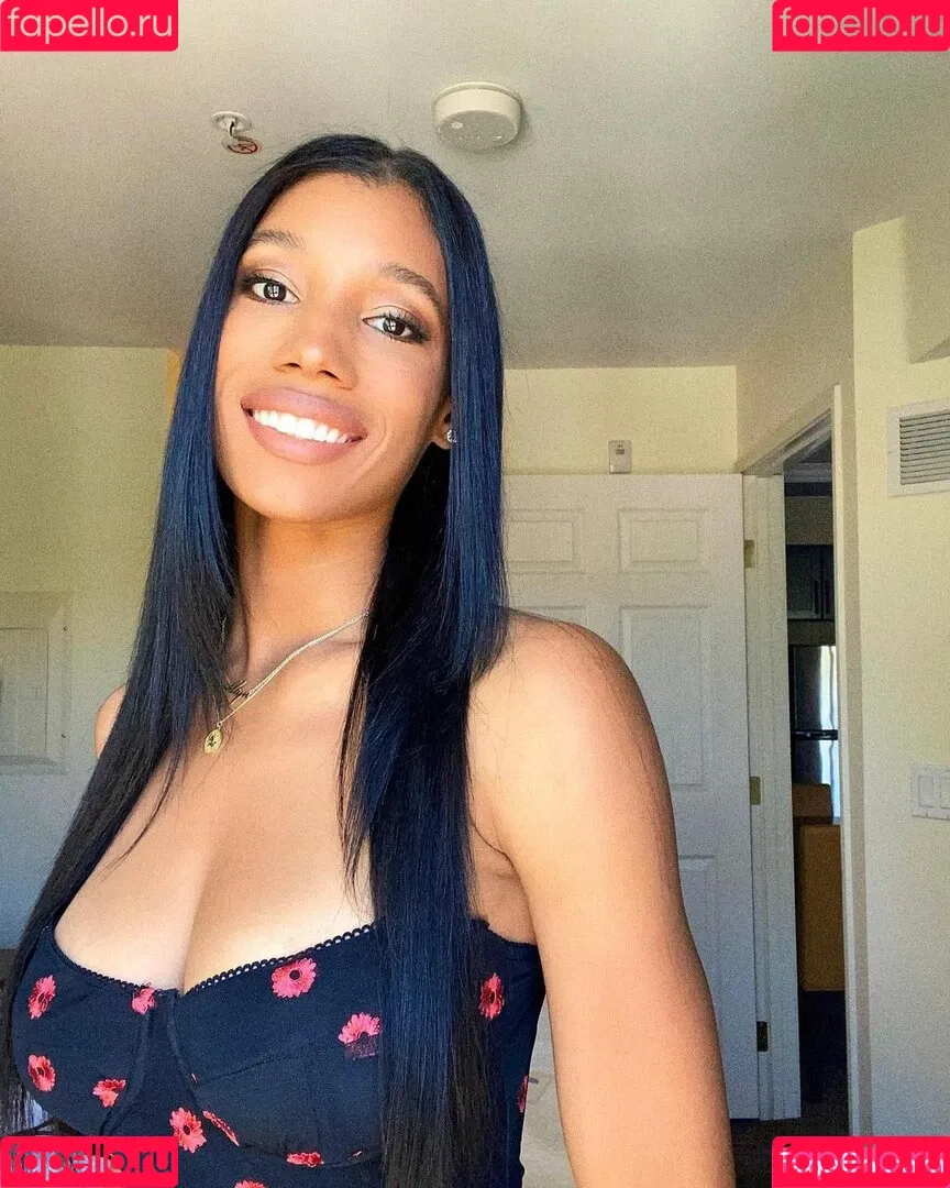 Brookliyn Wren / UFC Ring Girl / brookliyn_wren / brookliynwren / helloBROOKLIYN Onlyfans Photo Gallery 