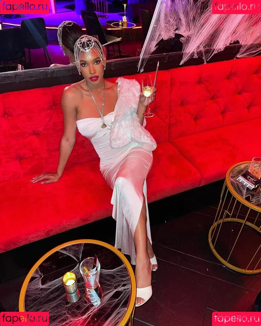 Brookliyn Wren / UFC Ring Girl / brookliyn_wren / brookliynwren / helloBROOKLIYN Onlyfans Photo Gallery 