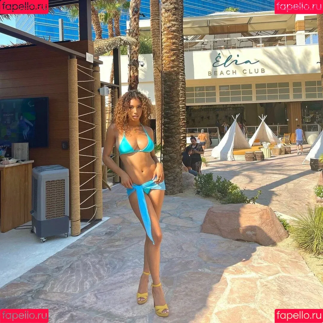 Brookliyn Wren / UFC Ring Girl / brookliyn_wren / brookliynwren / helloBROOKLIYN Onlyfans Photo Gallery 