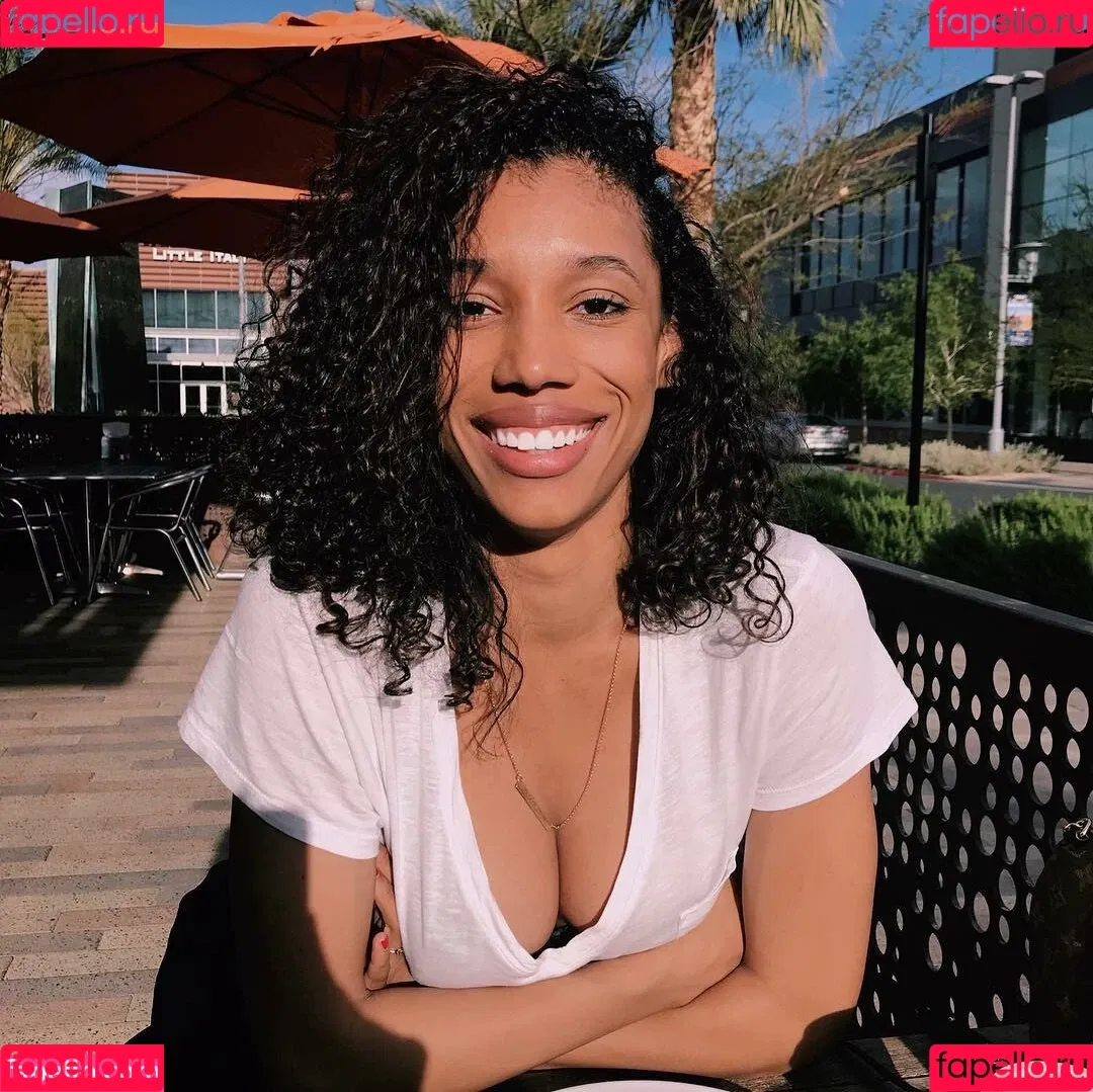 Brookliyn Wren / UFC Ring Girl / brookliyn_wren / brookliynwren / helloBROOKLIYN Onlyfans Photo Gallery 