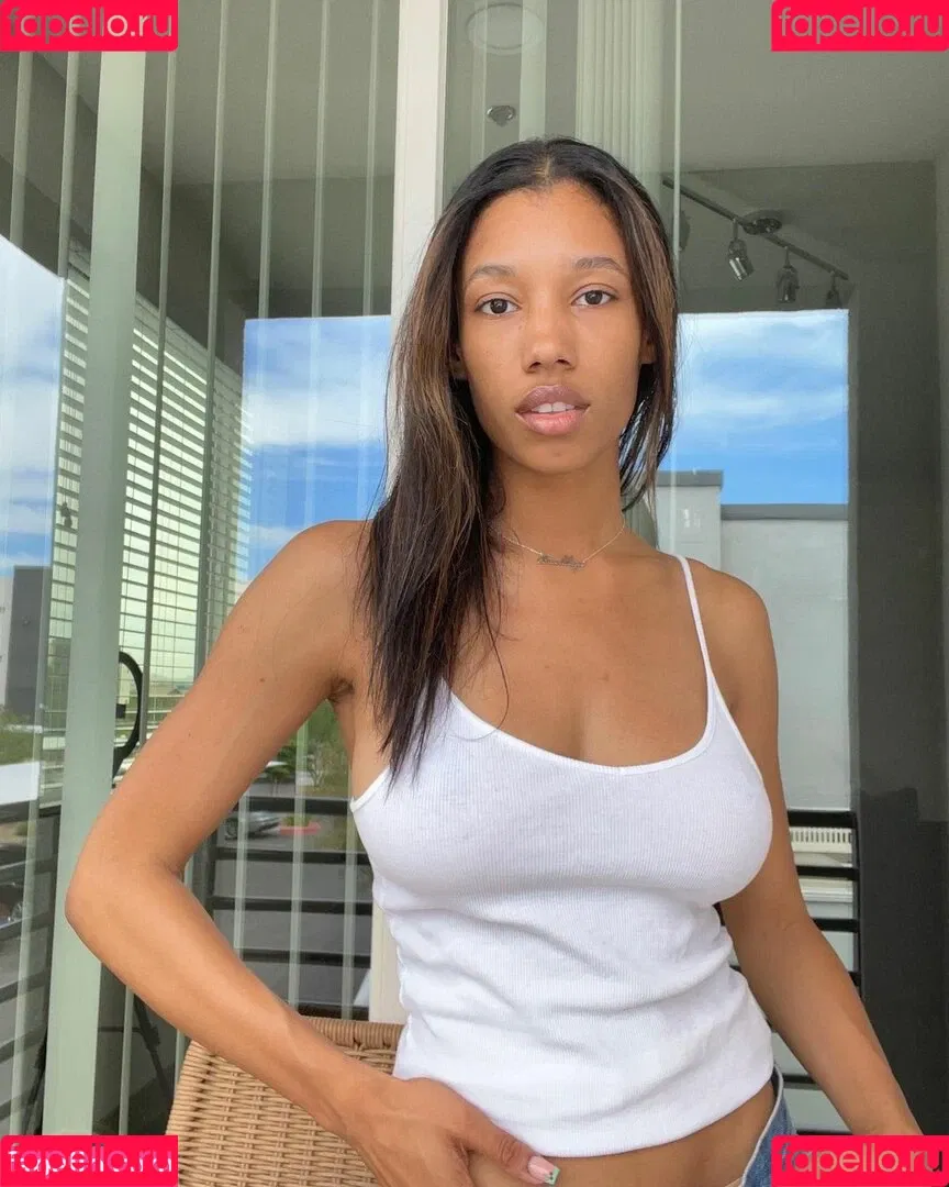 Brookliyn Wren / UFC Ring Girl / brookliyn_wren / brookliynwren / helloBROOKLIYN Onlyfans Photo Gallery 