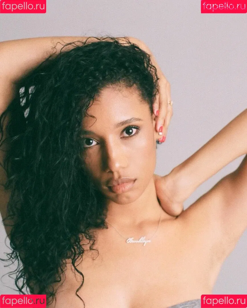 Brookliyn Wren / UFC Ring Girl / brookliyn_wren / brookliynwren / helloBROOKLIYN Onlyfans Photo Gallery 