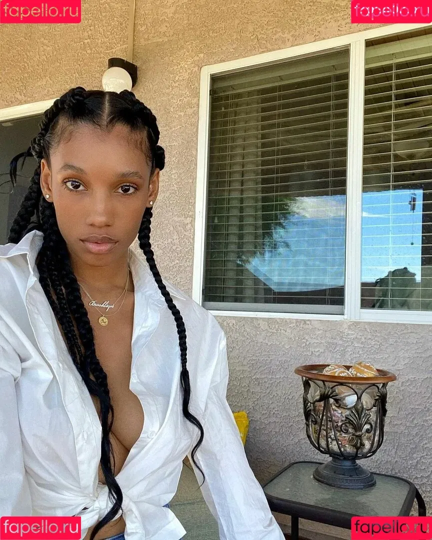 Brookliyn Wren / UFC Ring Girl / brookliyn_wren / brookliynwren / helloBROOKLIYN Onlyfans Photo Gallery 