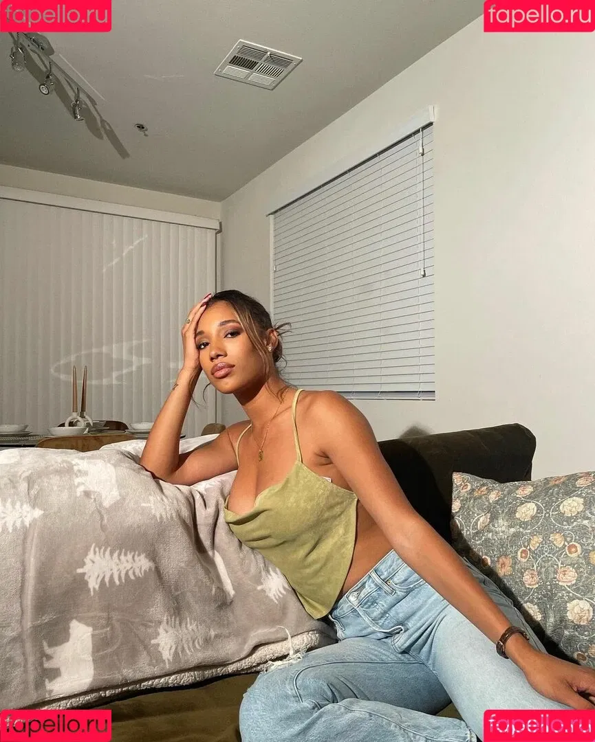 Brookliyn Wren / UFC Ring Girl / brookliyn_wren / brookliynwren / helloBROOKLIYN Onlyfans Photo Gallery 