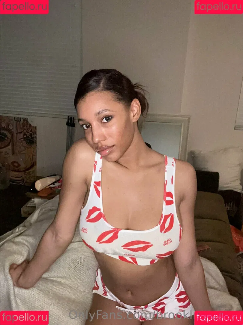 Brookliyn Wren / UFC Ring Girl / brookliyn_wren / brookliynwren / helloBROOKLIYN Onlyfans Photo Gallery 