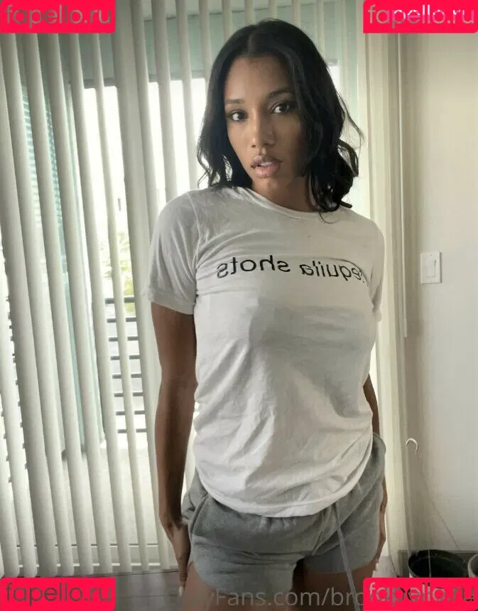 Brookliyn Wren / UFC Ring Girl / brookliyn_wren / brookliynwren / helloBROOKLIYN Onlyfans Photo Gallery 