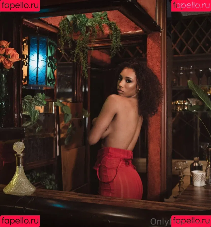 Brookliyn Wren / UFC Ring Girl / brookliyn_wren / brookliynwren / helloBROOKLIYN Onlyfans Photo Gallery 