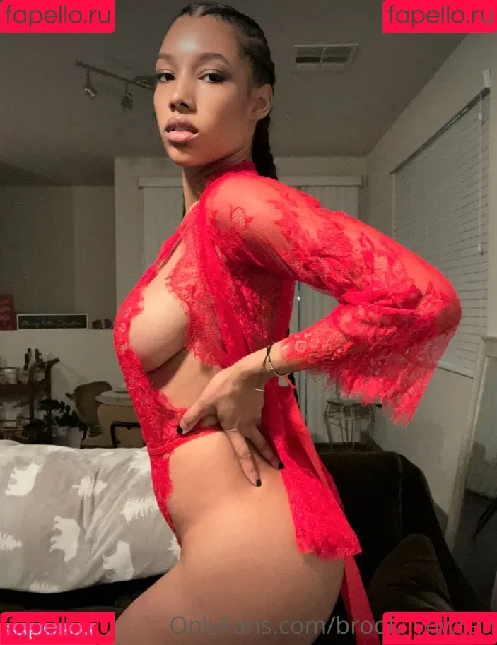 Brookliyn Wren / UFC Ring Girl / brookliyn_wren / brookliynwren / helloBROOKLIYN Onlyfans Photo Gallery 