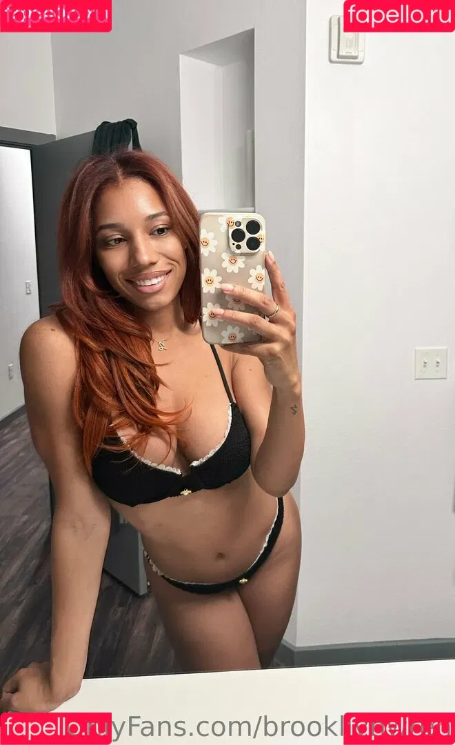 Brookliyn Wren / UFC Ring Girl / brookliyn_wren / brookliynwren / helloBROOKLIYN Onlyfans Photo Gallery 