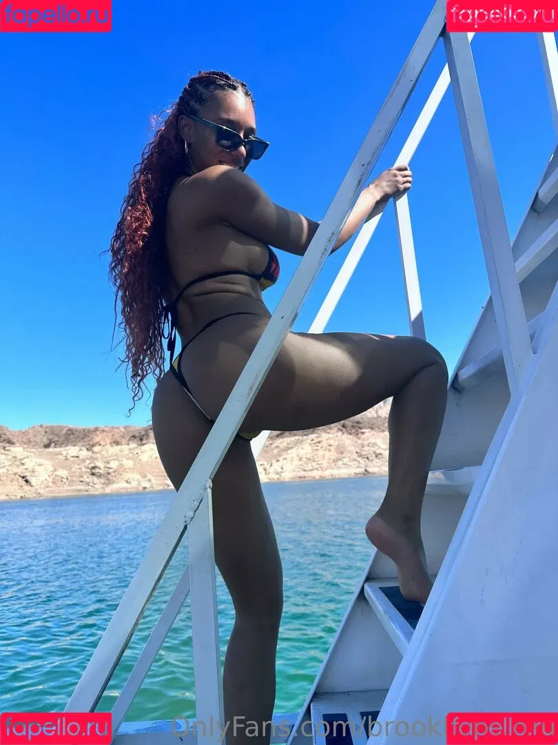 Brookliyn Wren / UFC Ring Girl / brookliyn_wren / brookliynwren / helloBROOKLIYN Onlyfans Photo Gallery 