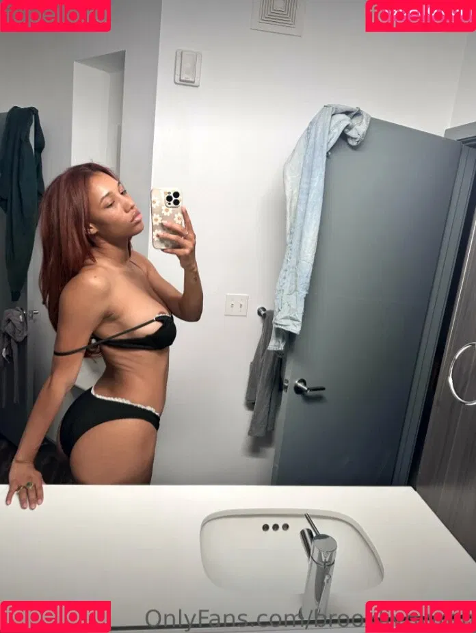 Brookliyn Wren / UFC Ring Girl / brookliyn_wren / brookliynwren / helloBROOKLIYN Onlyfans Photo Gallery 