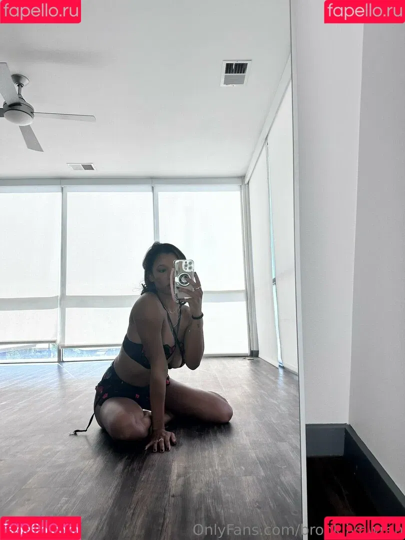 Brookliyn Wren / UFC Ring Girl / brookliyn_wren / brookliynwren / helloBROOKLIYN Onlyfans Photo Gallery 