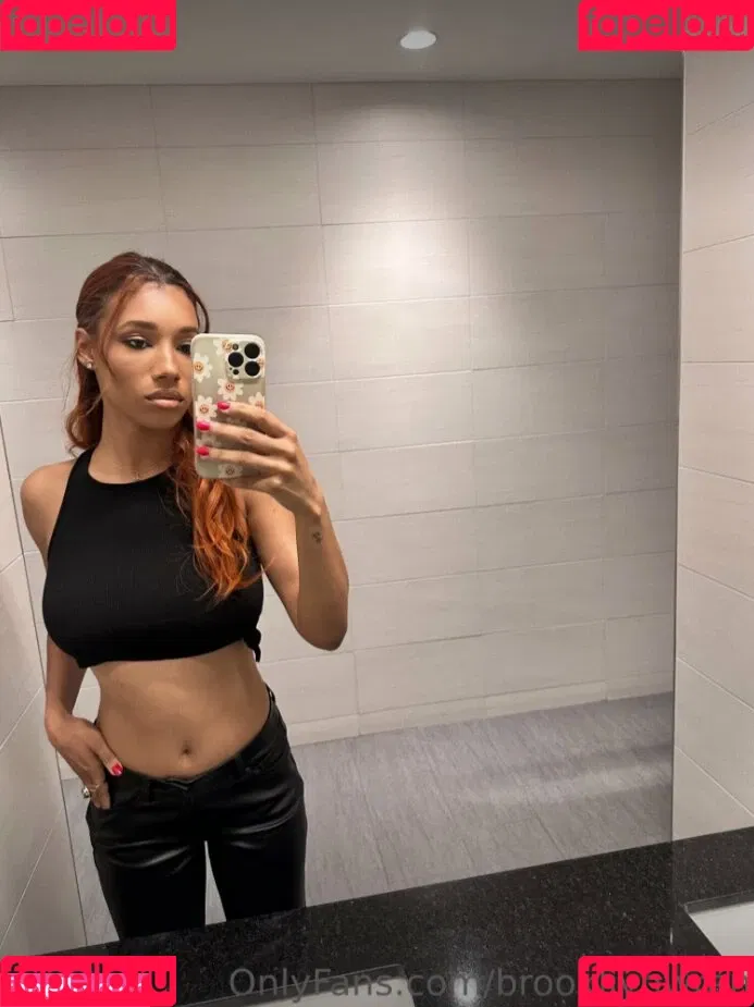 Brookliyn Wren / UFC Ring Girl / brookliyn_wren / brookliynwren / helloBROOKLIYN Onlyfans Photo Gallery 