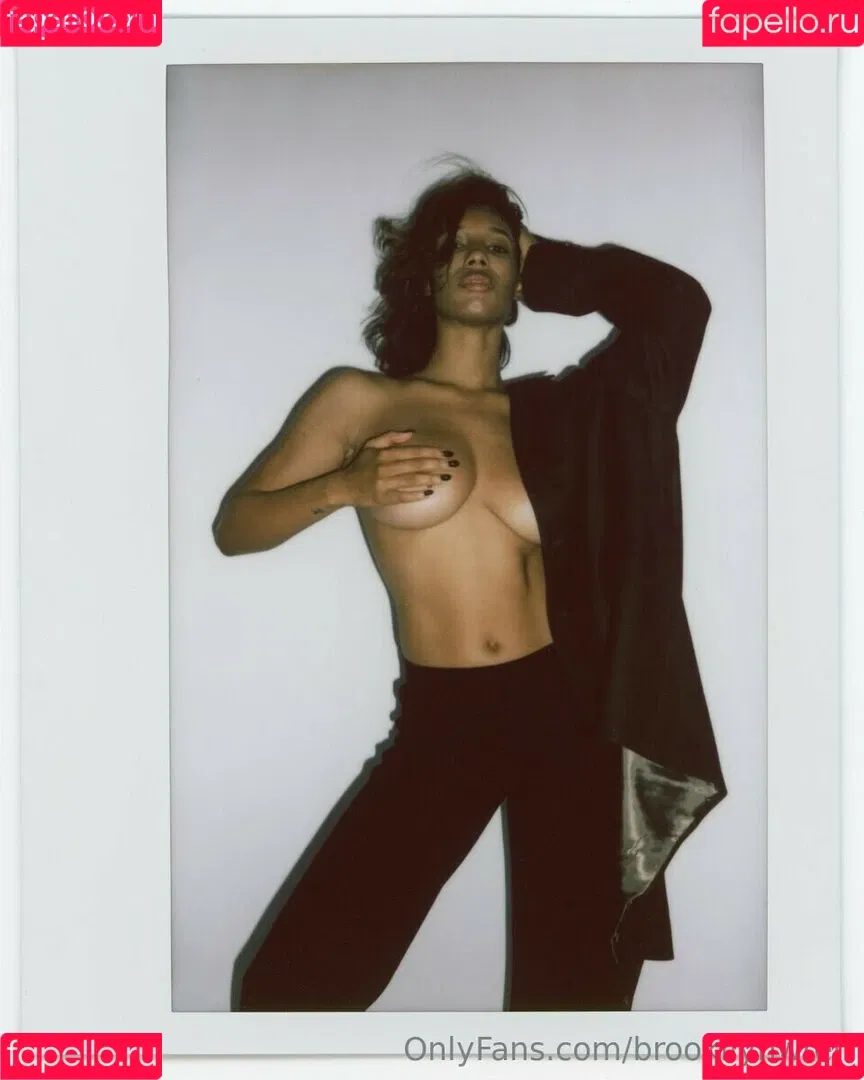 Brookliyn Wren / UFC Ring Girl / brookliyn_wren / brookliynwren / helloBROOKLIYN Onlyfans Photo Gallery 