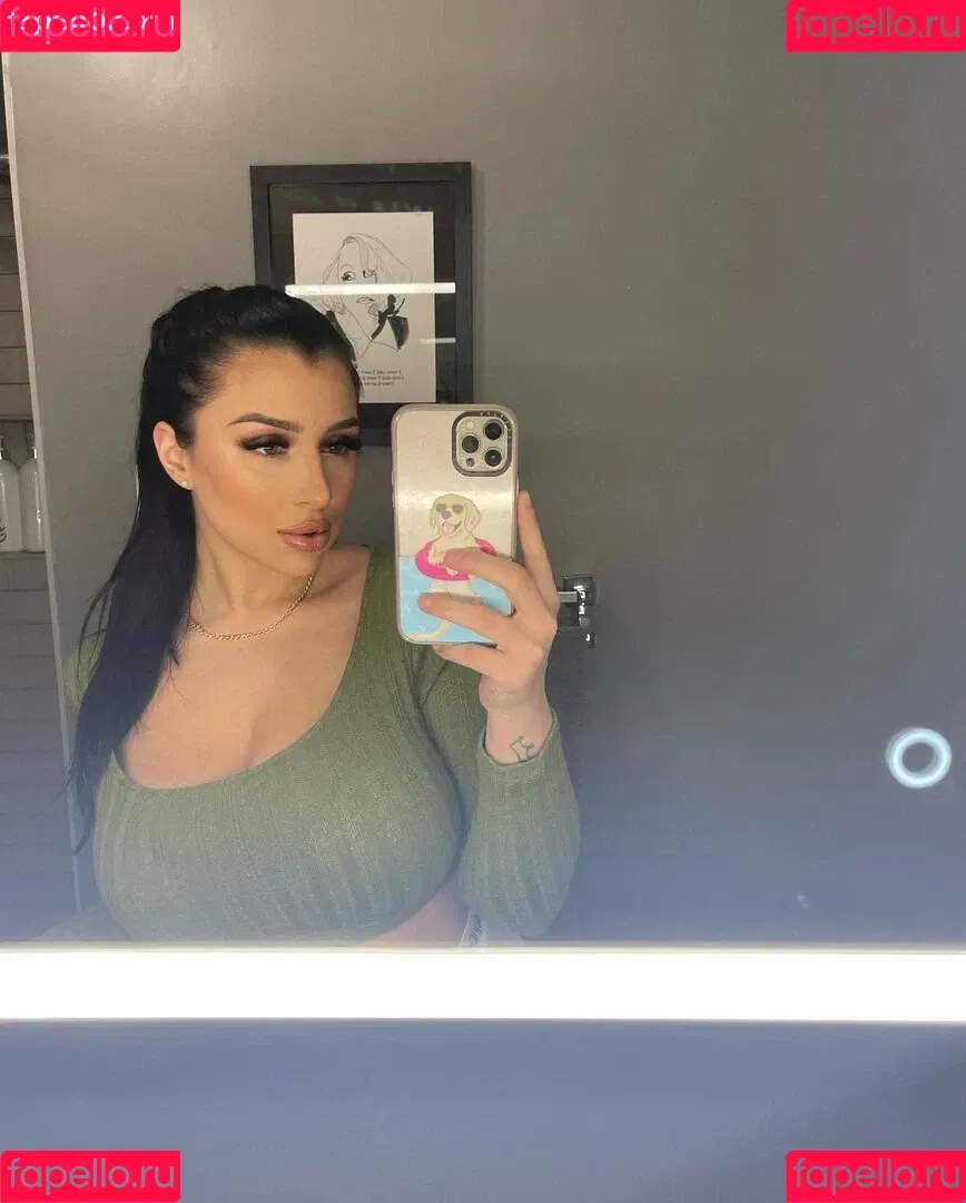 Shhhar / chvrlctte / shhhare Onlyfans Photo Gallery 