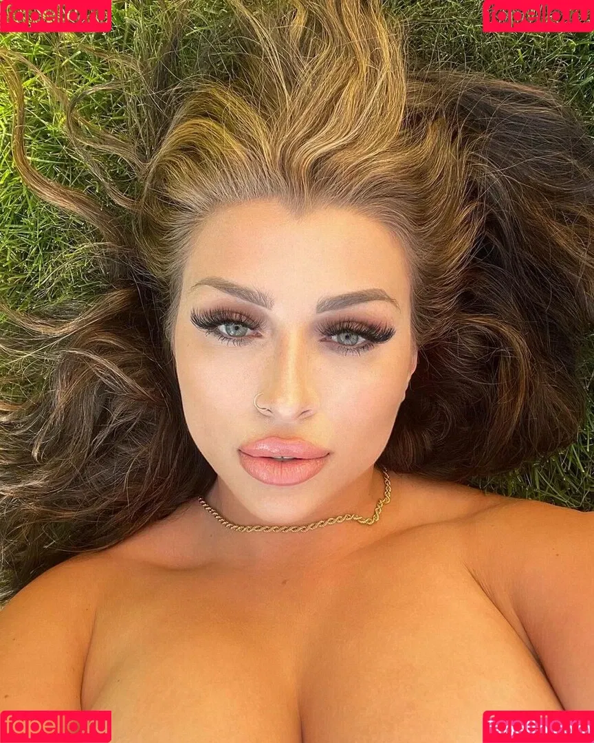 Shhhar / chvrlctte / shhhare Onlyfans Photo Gallery 