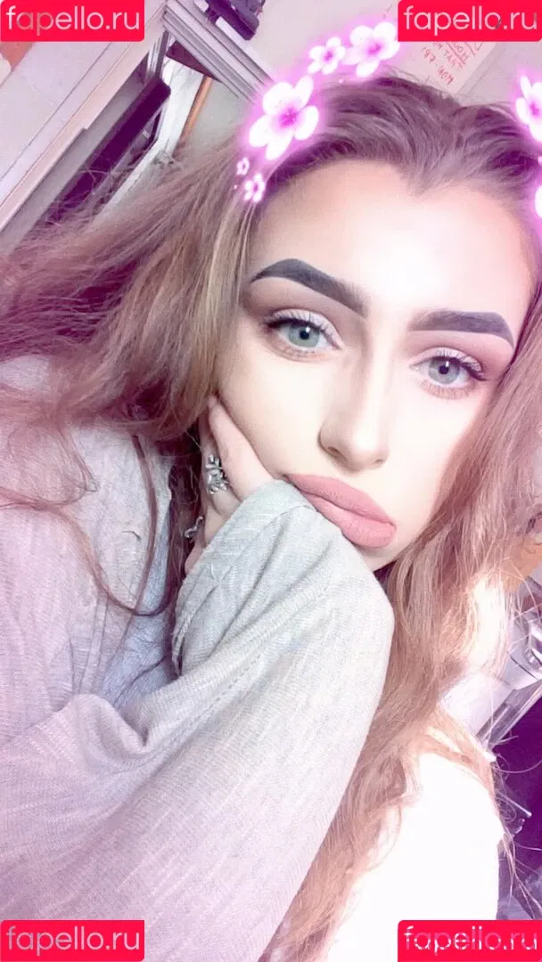 Shhhar / chvrlctte / shhhare Onlyfans Photo Gallery 