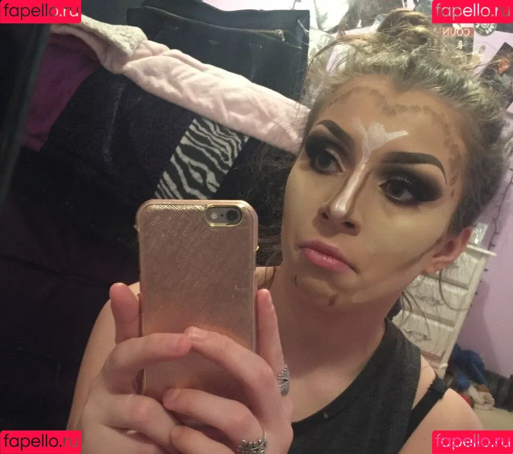 Shhhar / chvrlctte / shhhare Onlyfans Photo Gallery 