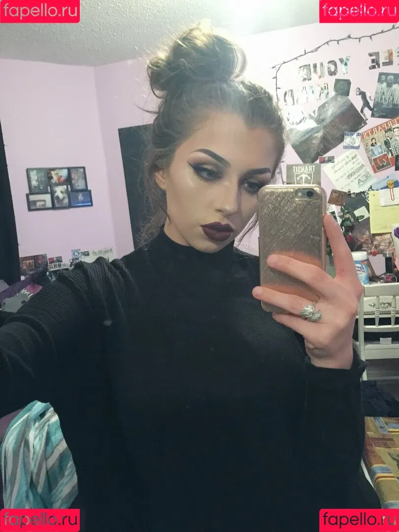 Shhhar / chvrlctte / shhhare Onlyfans Photo Gallery 